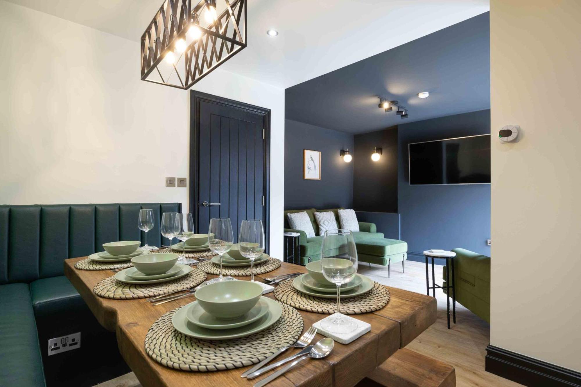 The Black House - Air Host & - 5 Bedrooms *