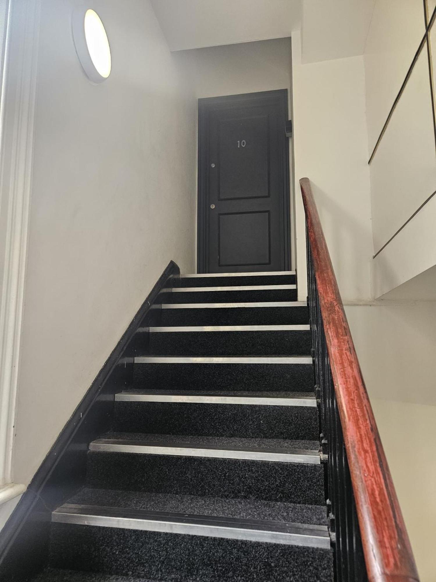 Apartment 2 Bedroom Centre Penthouse Loft *
