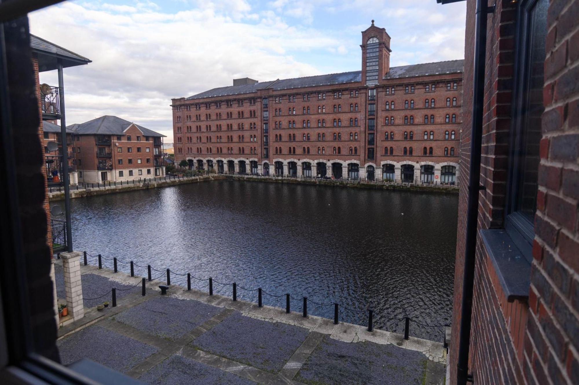 Stunning Location With River View And Parking Space Included Apartment