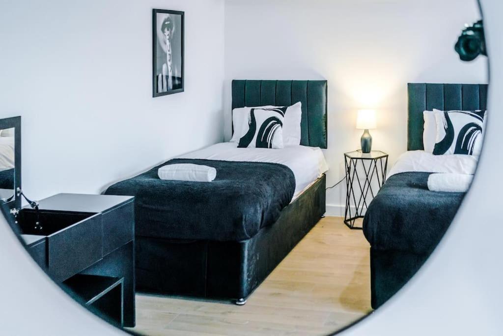 Apartment #6 - Vibrant In Centre - Sleeps 7 - Exclusive Offers At A-kapartments *