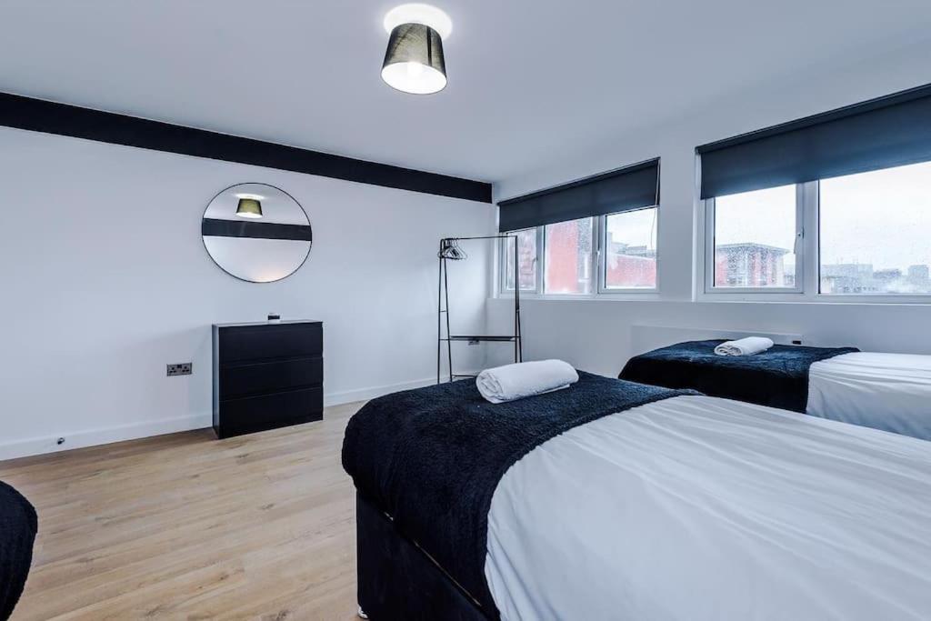 #6 - Vibrant In Centre - Sleeps 7 - Exclusive Offers At A-kapartments