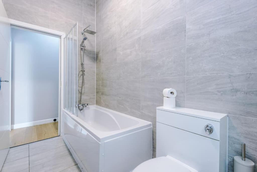 #6 - Vibrant In Centre - Sleeps 7 - Exclusive Offers At A-kapartments *