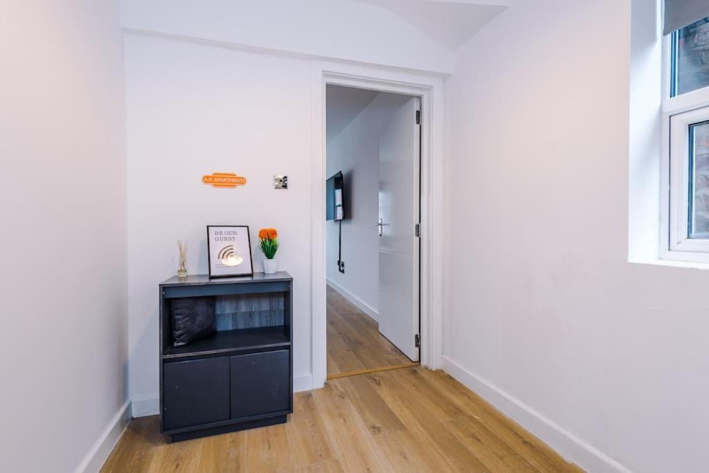 Apartment #6 - Vibrant In Centre - Sleeps 7 - Exclusive Offers At A-kapartments *