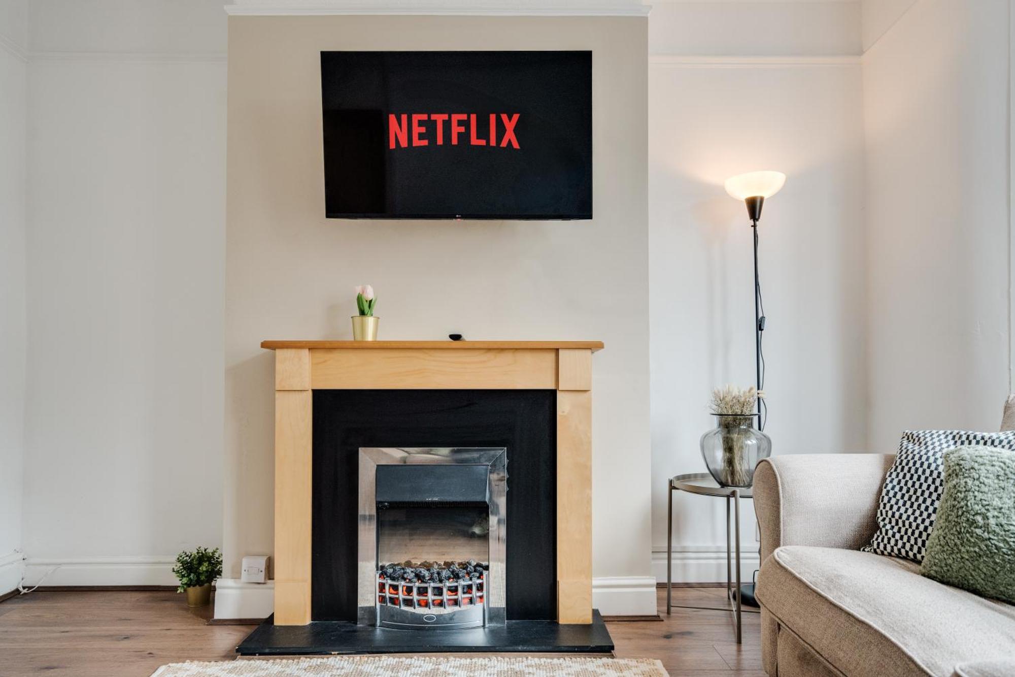 Beautiful Away From - 3 Bedrooms - 6 Beds - Sleeps 7 - Free Parking Liverpool