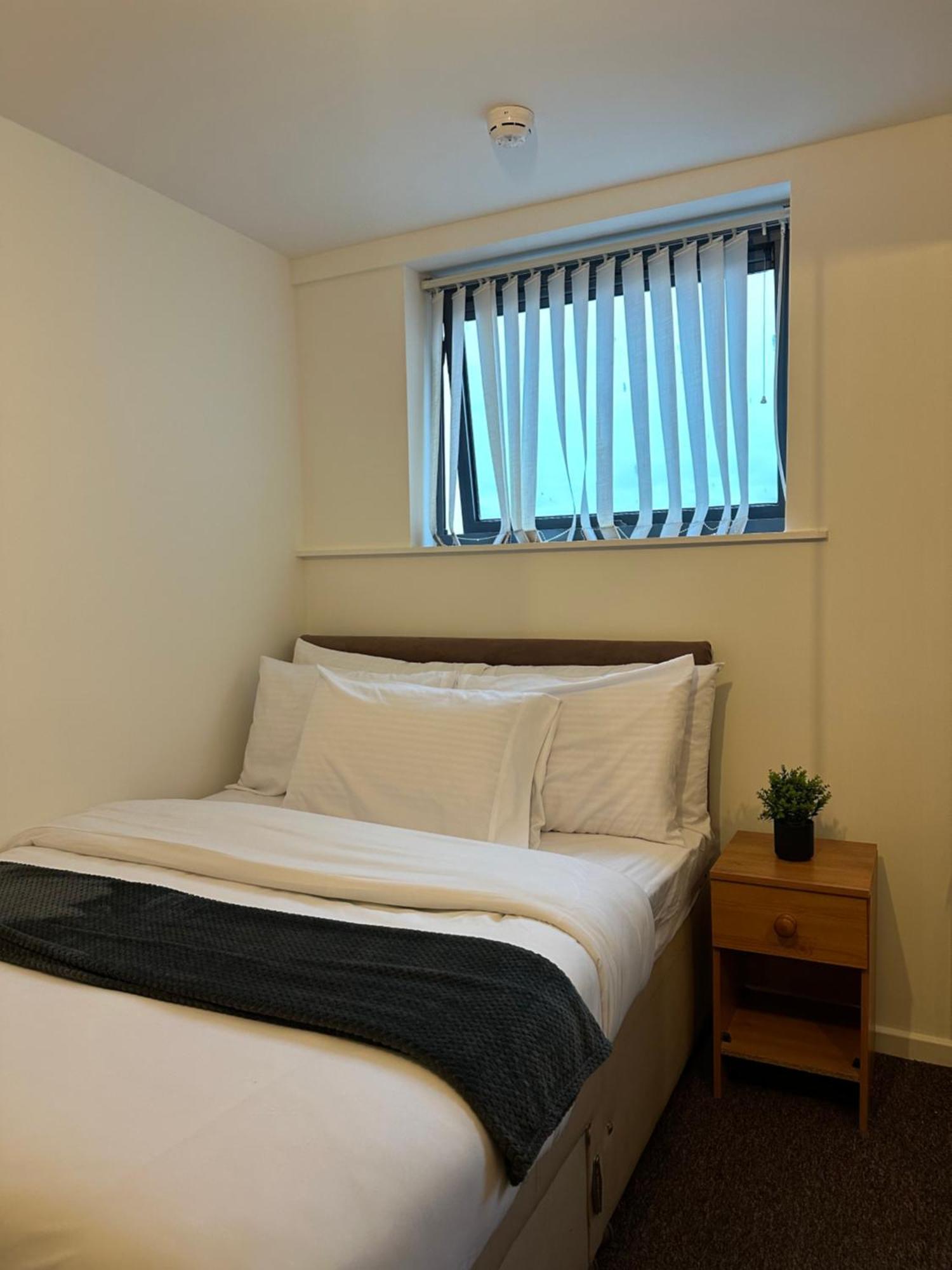 Apartment Centre 2 Bed 2 Bath With En-suite *