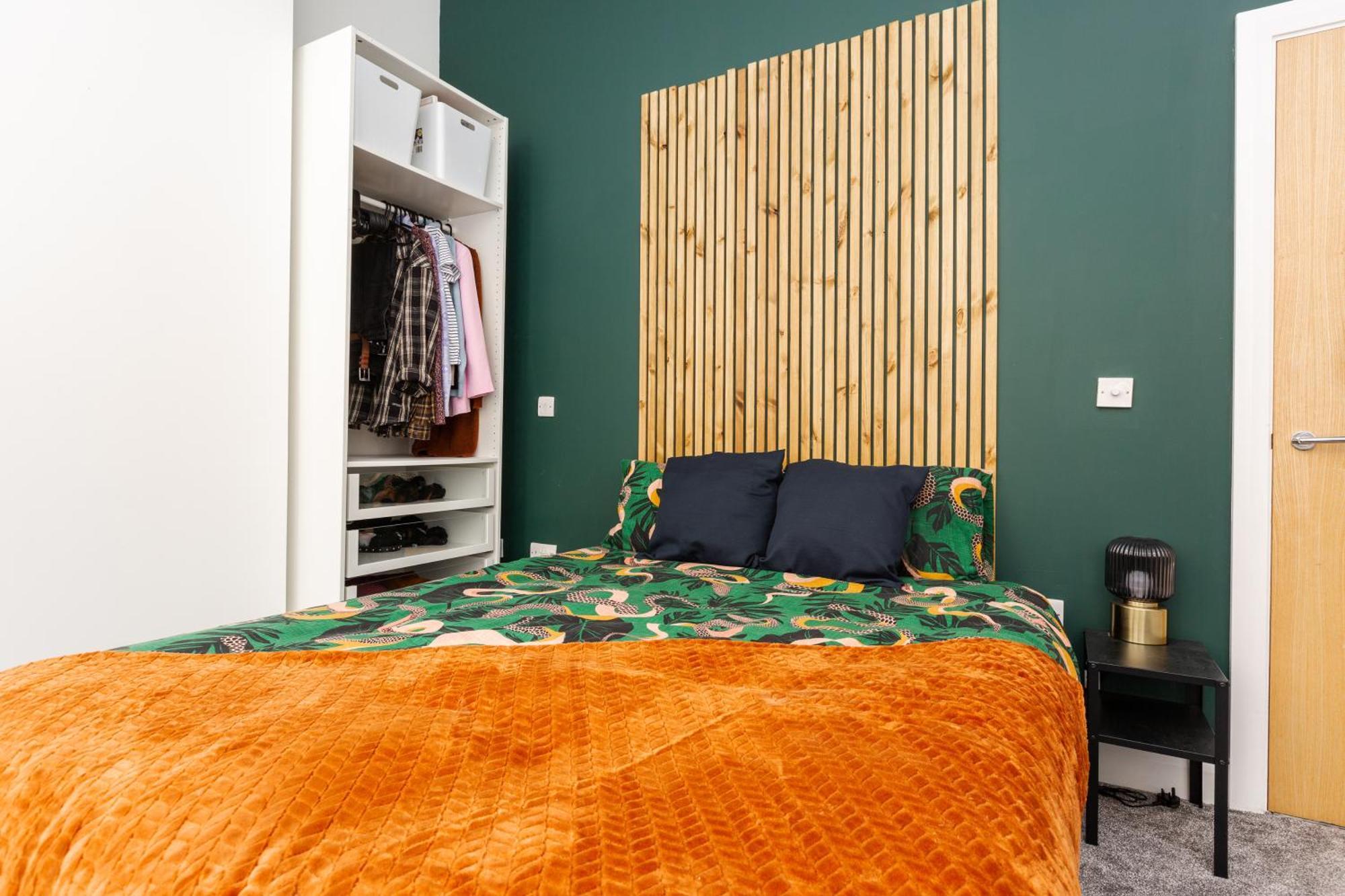 Orange - Chic 2-storey Apartment, Sleeps 6 Apartment *