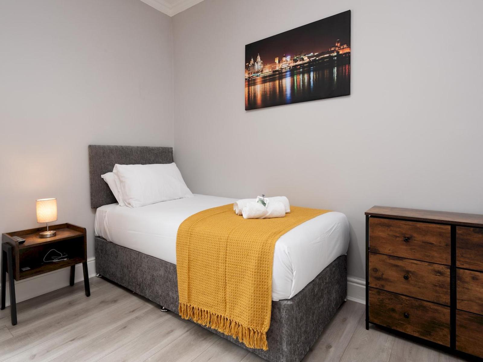 Holiday home Pass The Keys Ruiskin St - Kirkdale Terrace Sleeps 5 Parking *