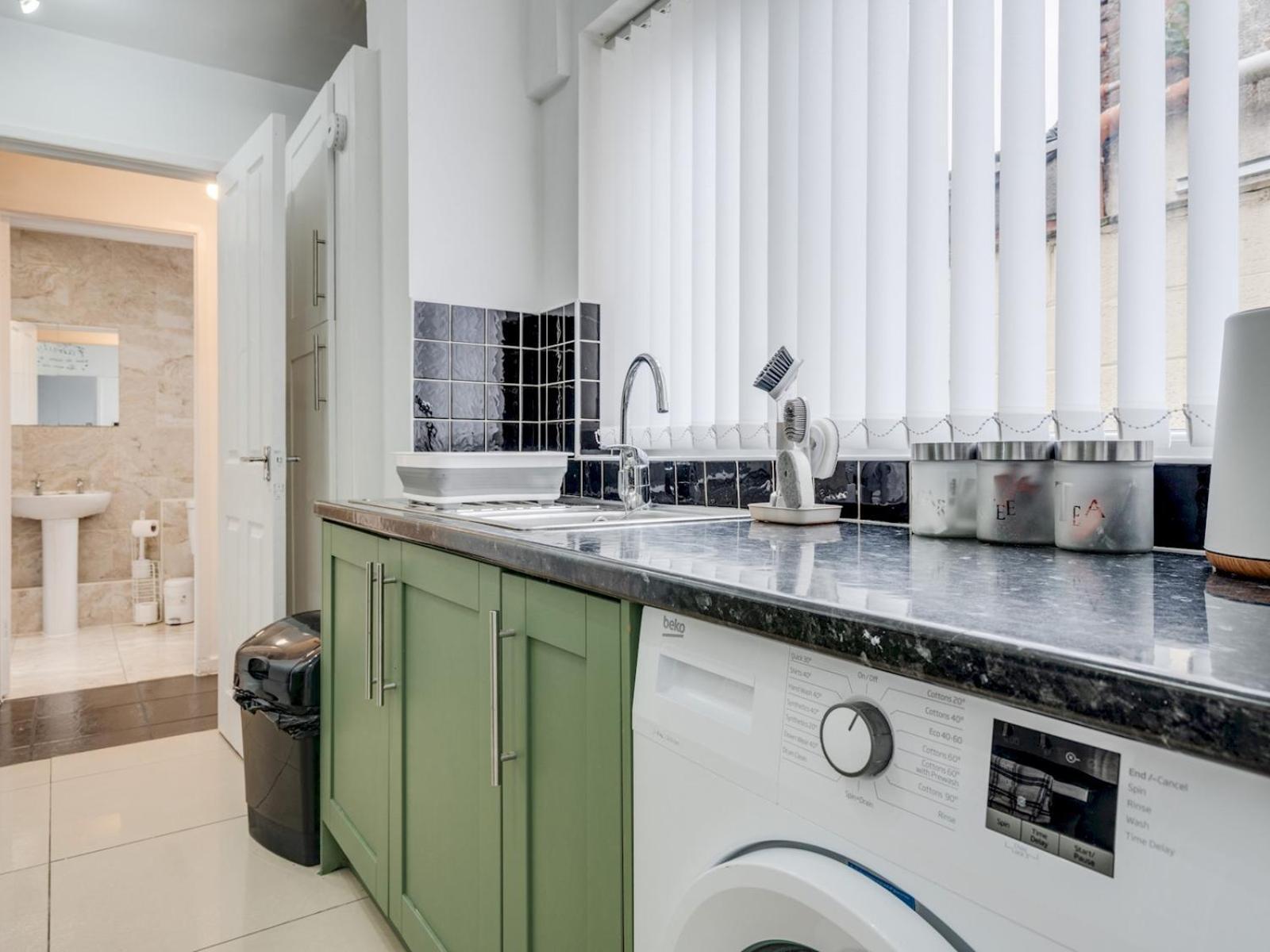 Pass The Keys Ruiskin St - Kirkdale Terrace Sleeps 5 Parking Holiday home