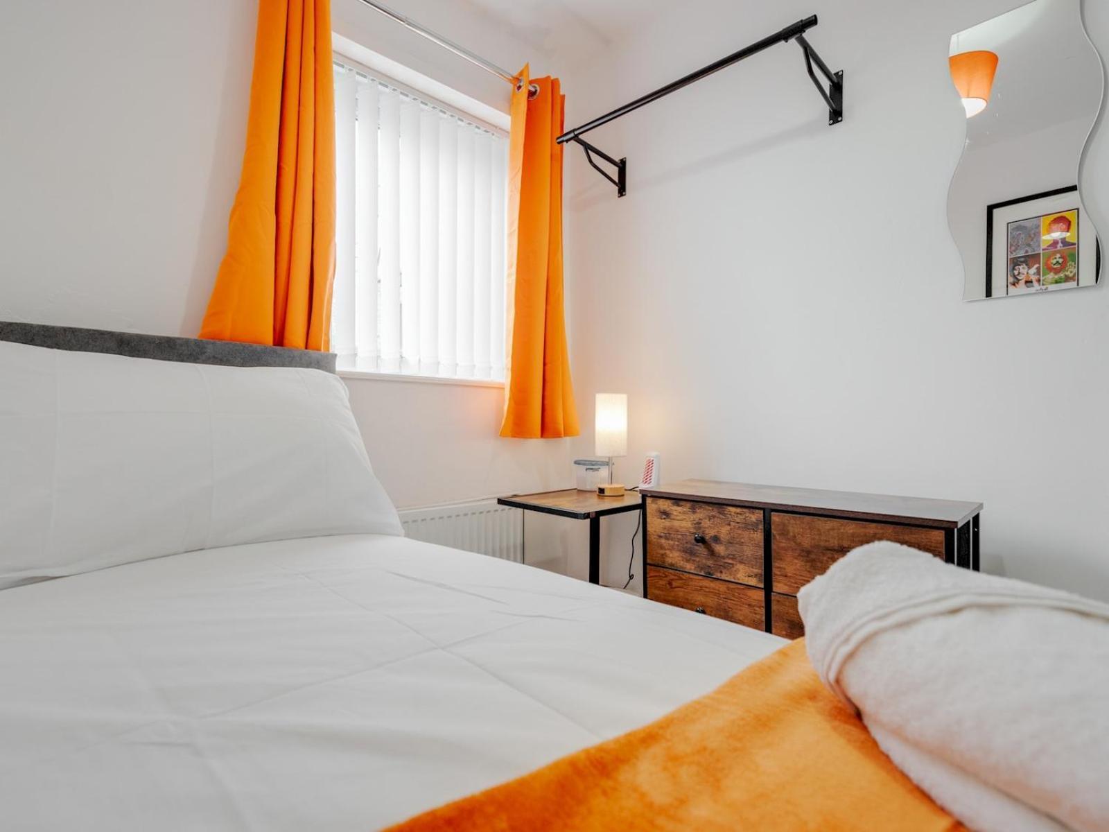Pass The Keys Ruiskin St - Kirkdale Terrace Sleeps 5 Parking Holiday home Liverpool