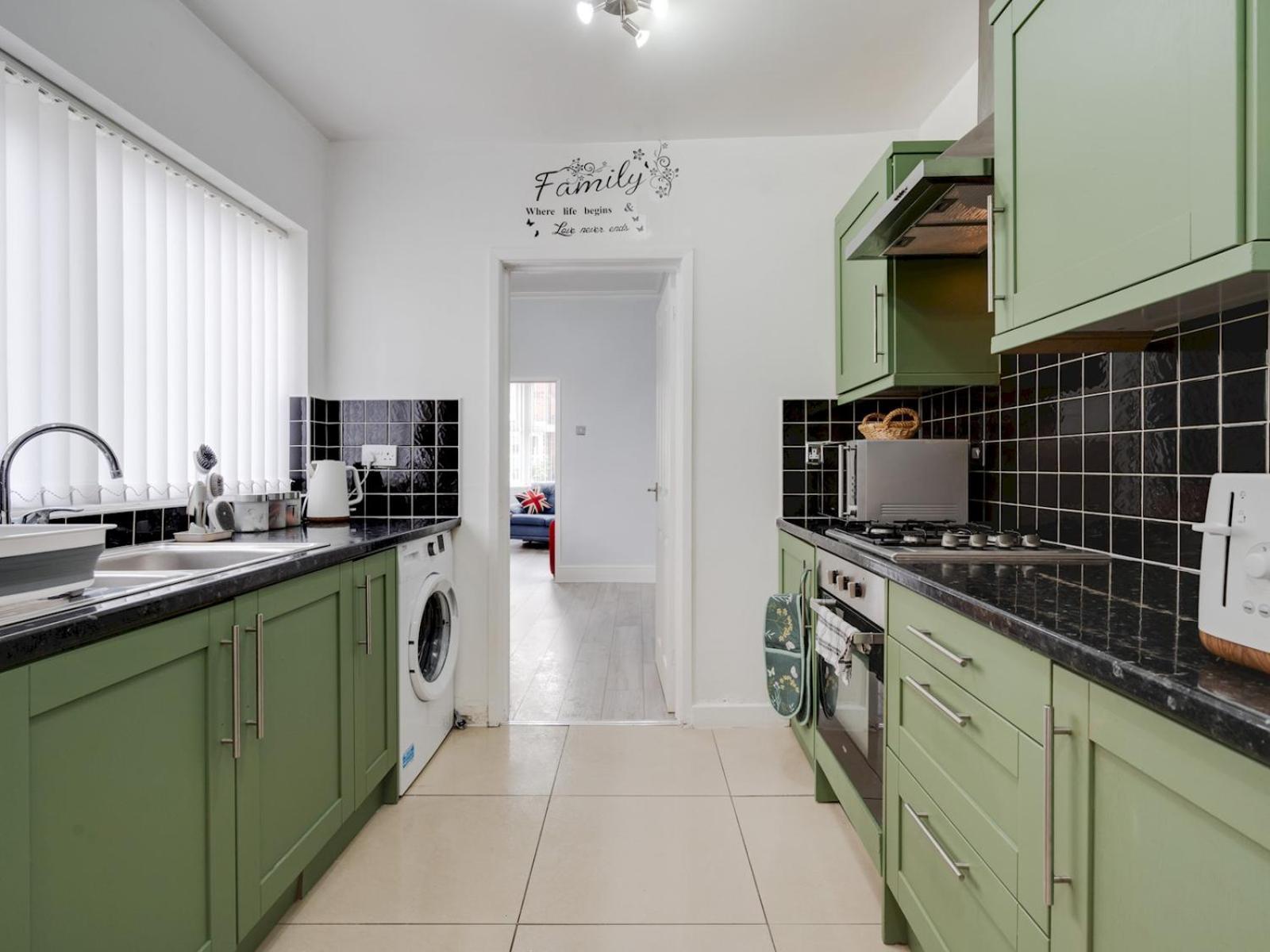 Pass The Keys Ruiskin St - Kirkdale Terrace Sleeps 5 Parking
