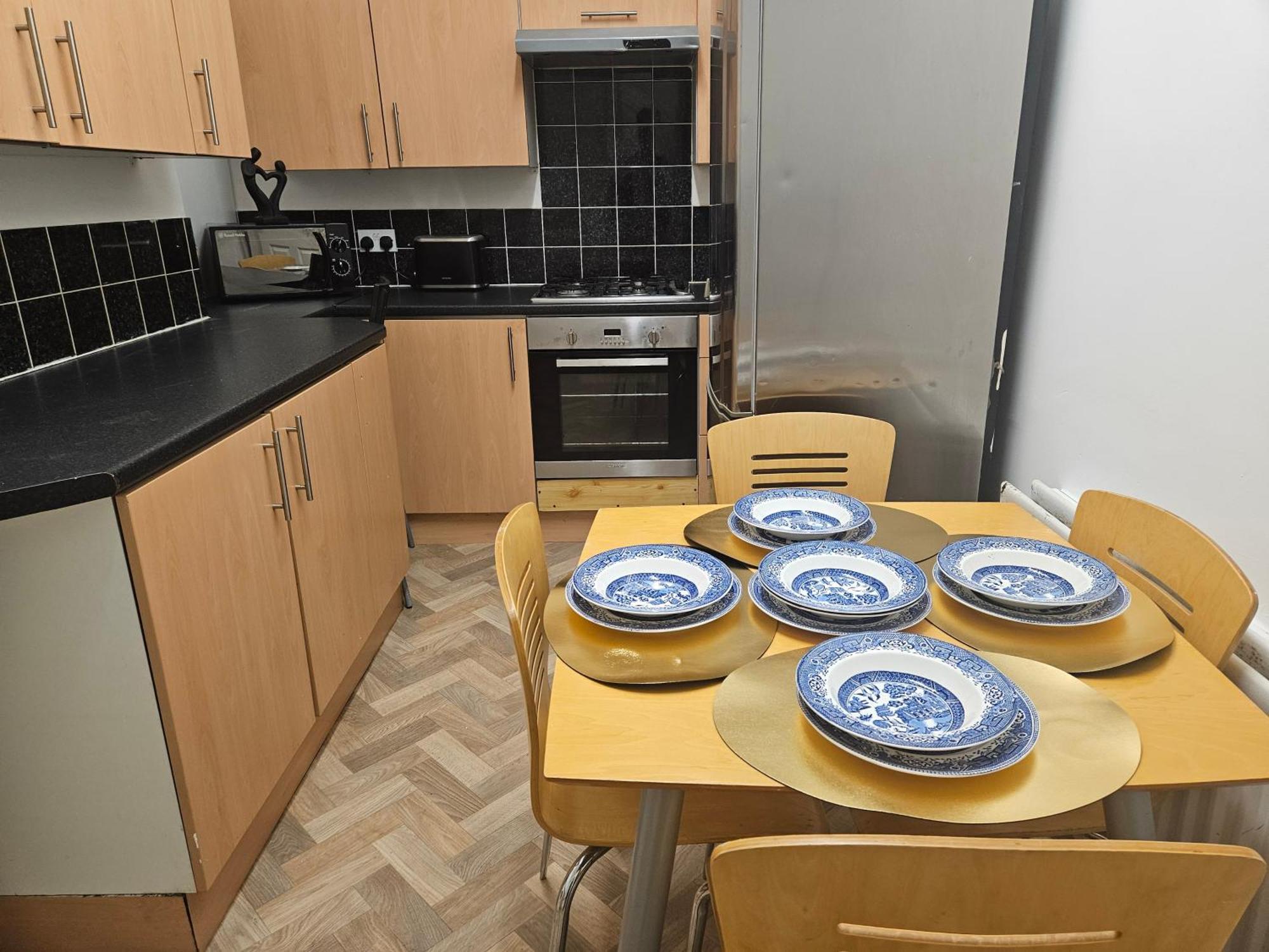 Haven, Stylish And Spacious 3-bedroom With Access Liverpool