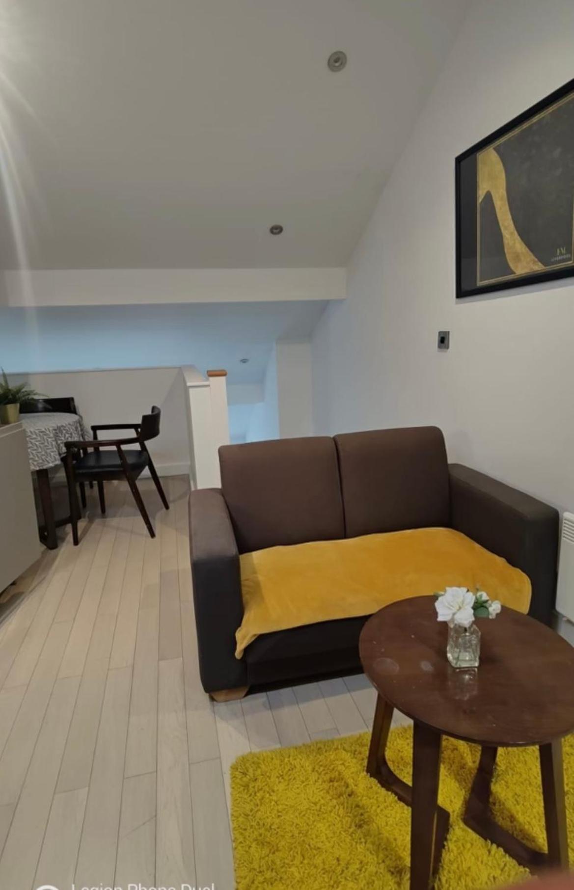 Victoria Street Sleeps 2 Apartment