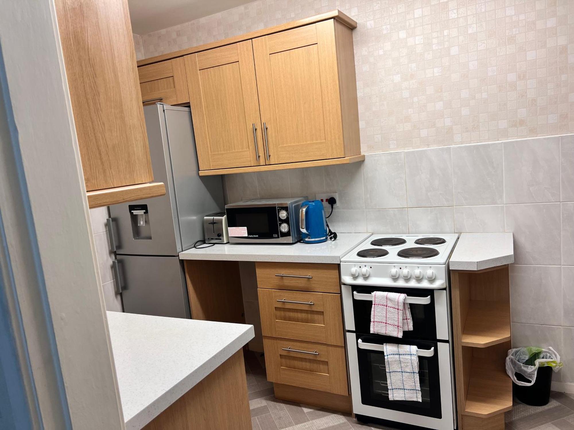 Spacious 2 Bed - Free Parking *