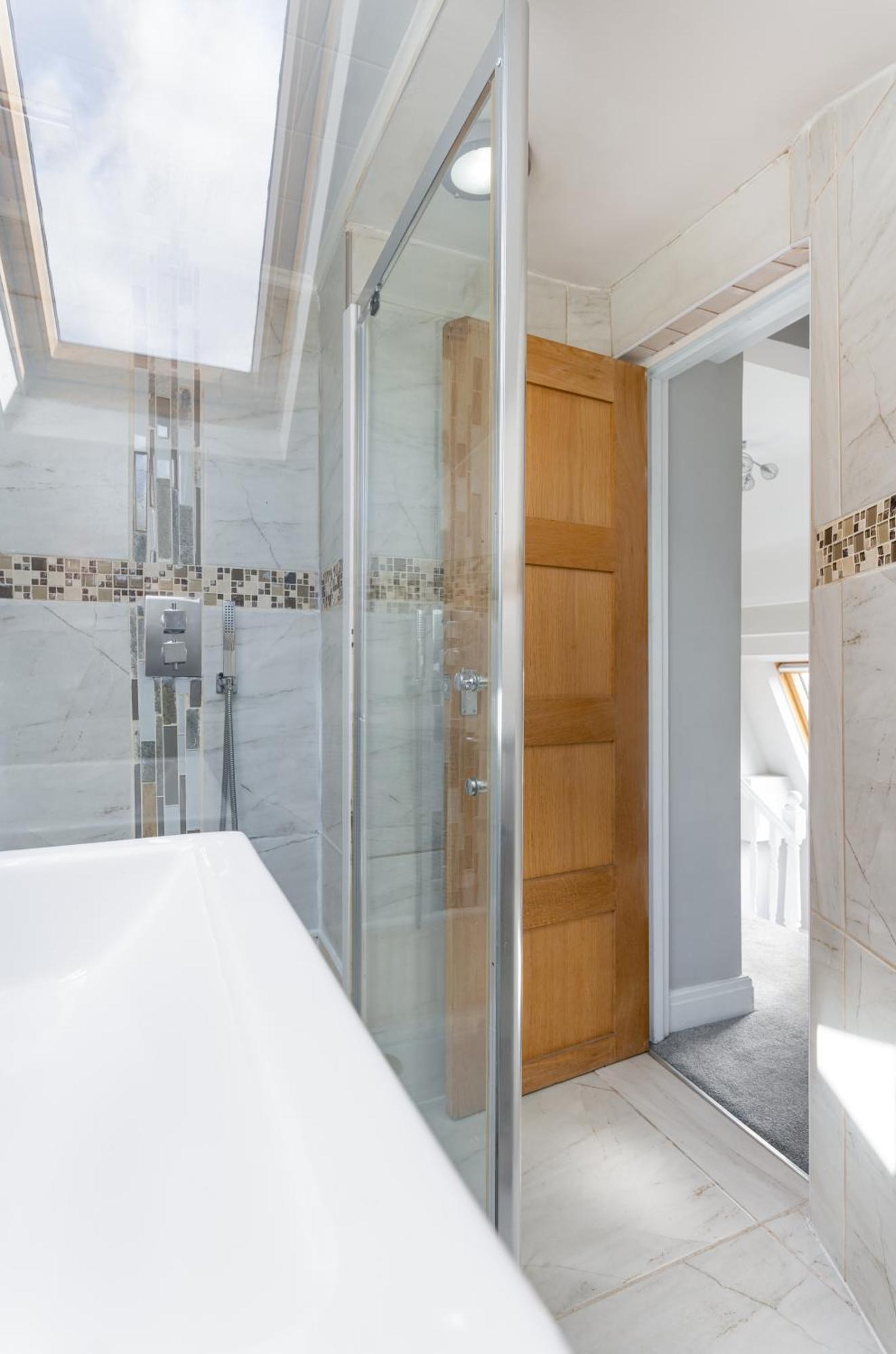 7 Bedroom House - Sleeps 14 - Close To Centre - Free Parking, Smart Tvs In Every Bedroom, Fast Wifi And Self Check-in By Yoko