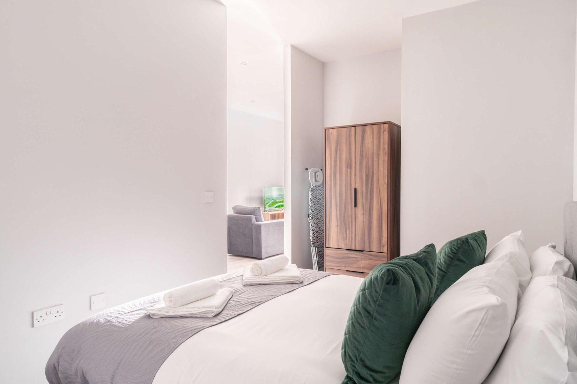 Fabulous 2 Bed In Waterloo *