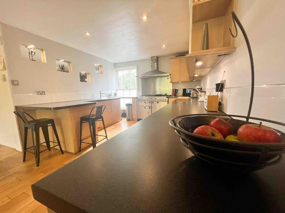 3bed Listed Beauty Near Popular Lark Lane! Holiday home