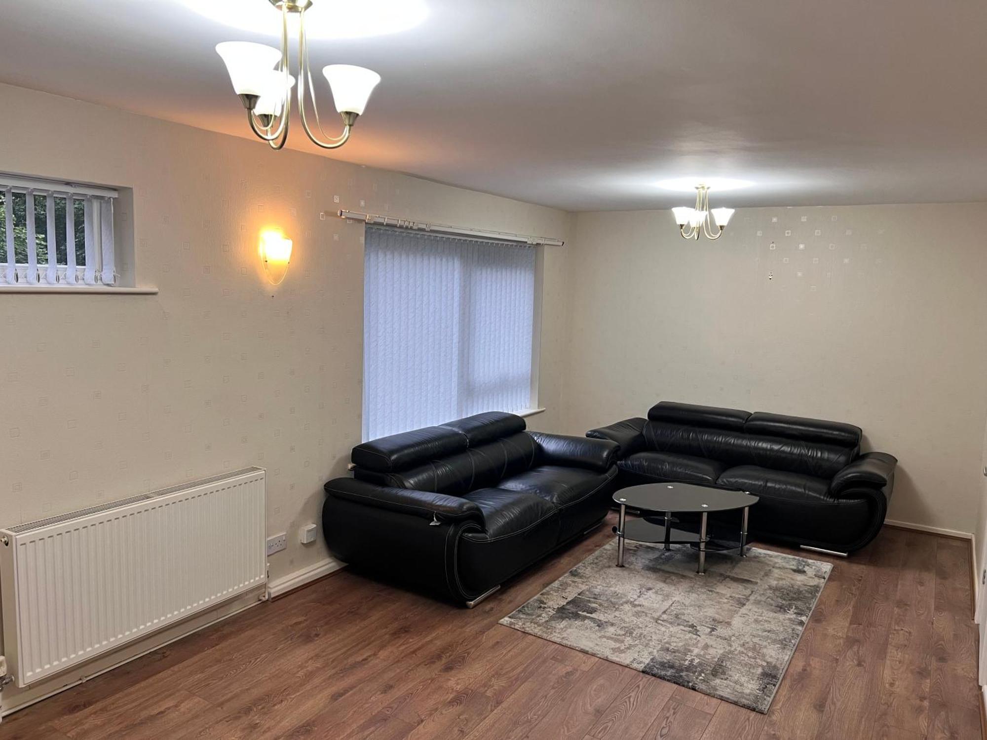 Spacious 2 Bed - Free Parking Liverpool