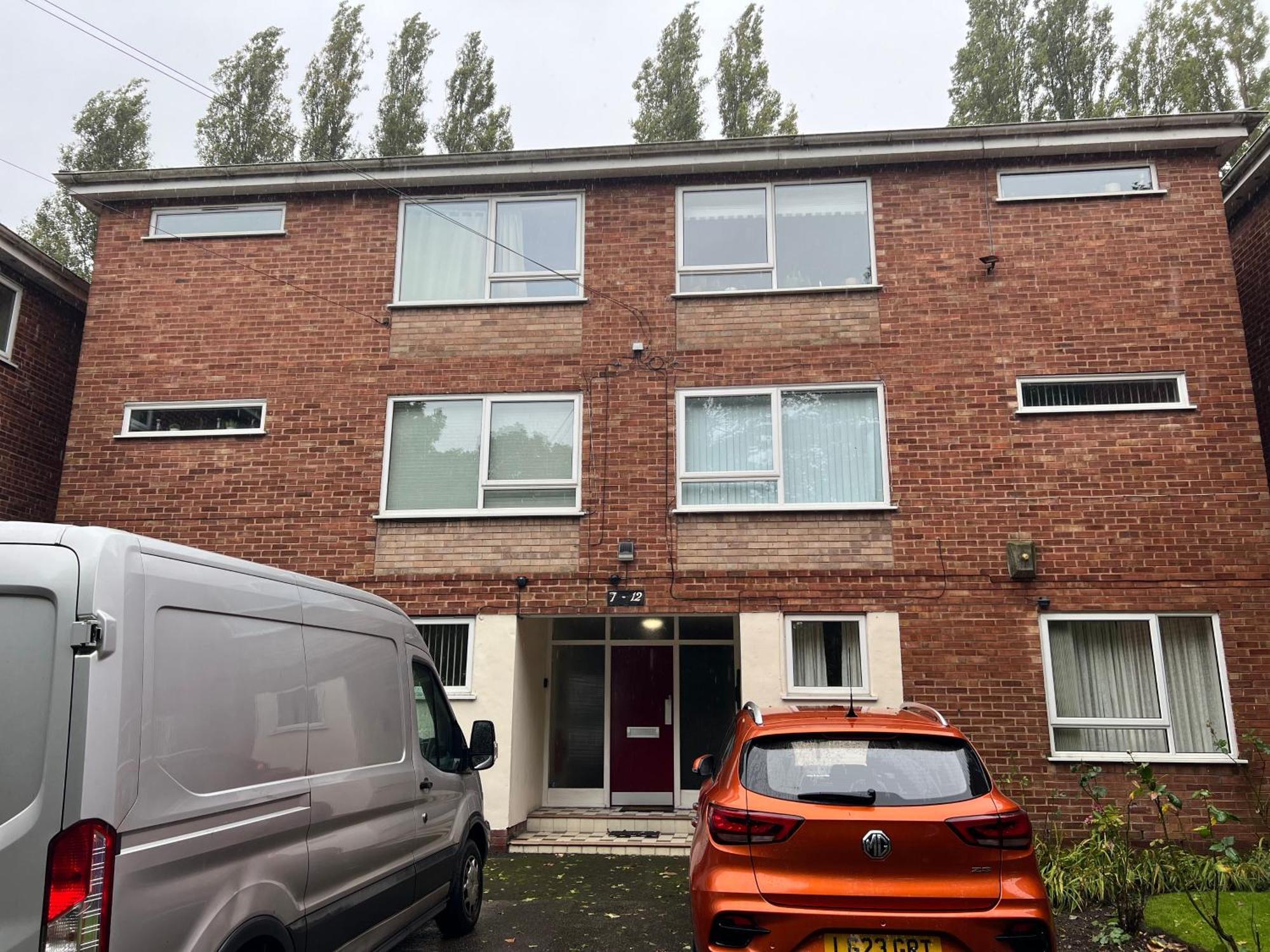 Spacious 2 Bed - Free Parking Apartment