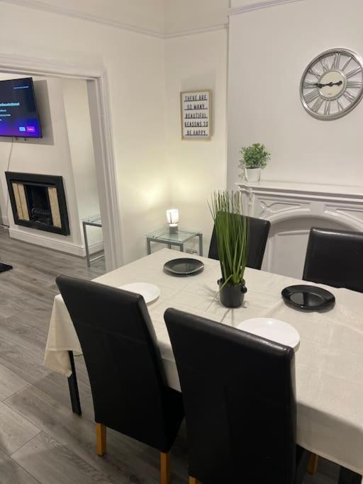 Modern 3 Bedroom House, Fast 5g Wi-fi, Anfield Holiday home *