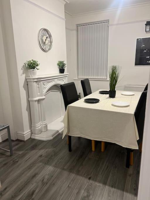 Modern 3 Bedroom House, Fast 5g Wi-fi, Anfield *