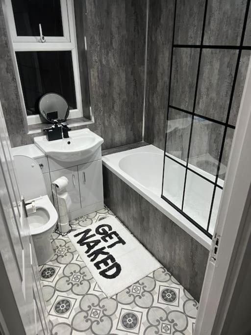 Modern 3 Bedroom House, Fast 5g Wi-fi, Anfield *
