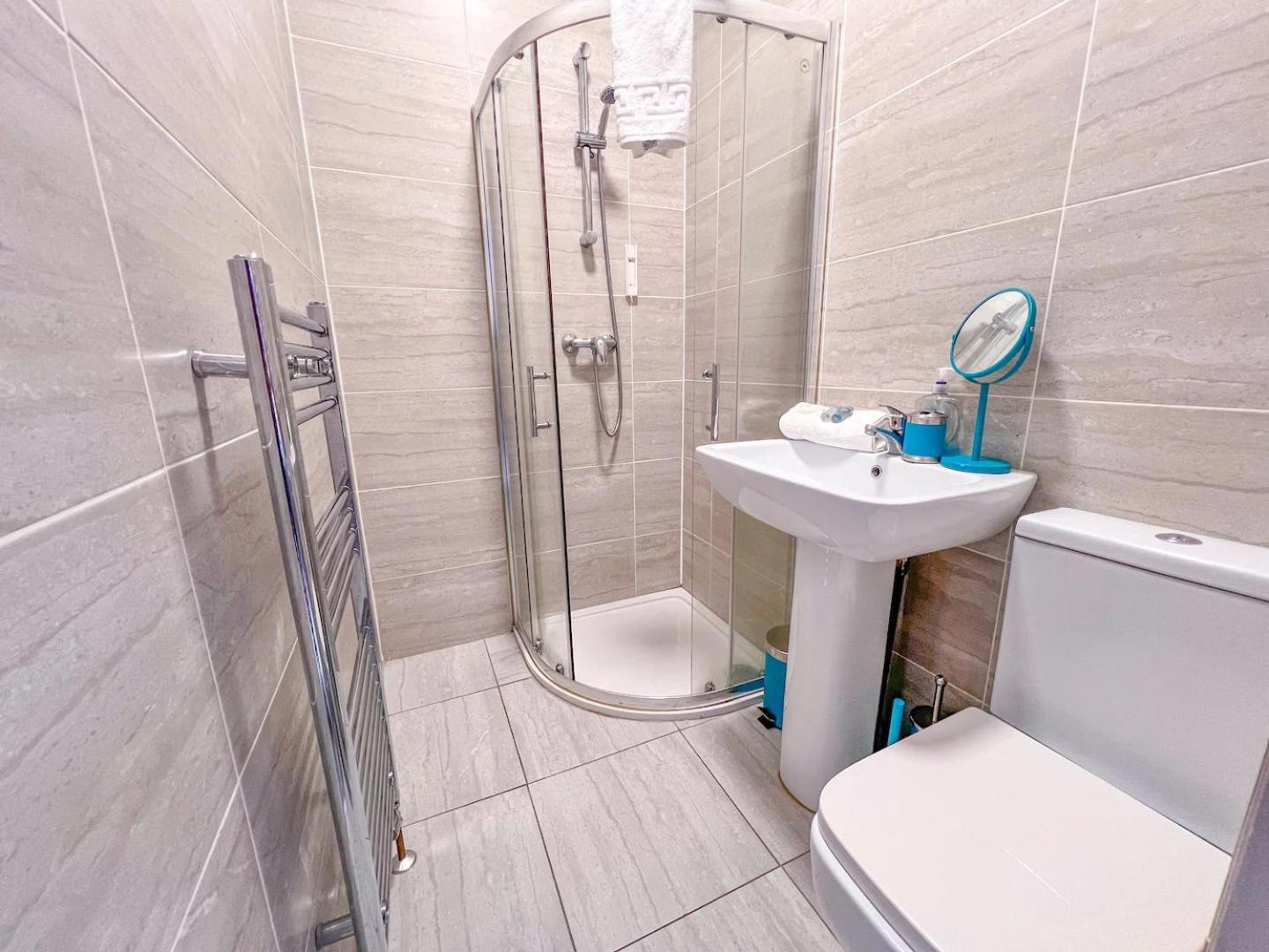 Spacious Two Double With Ensuite! * Liverpool