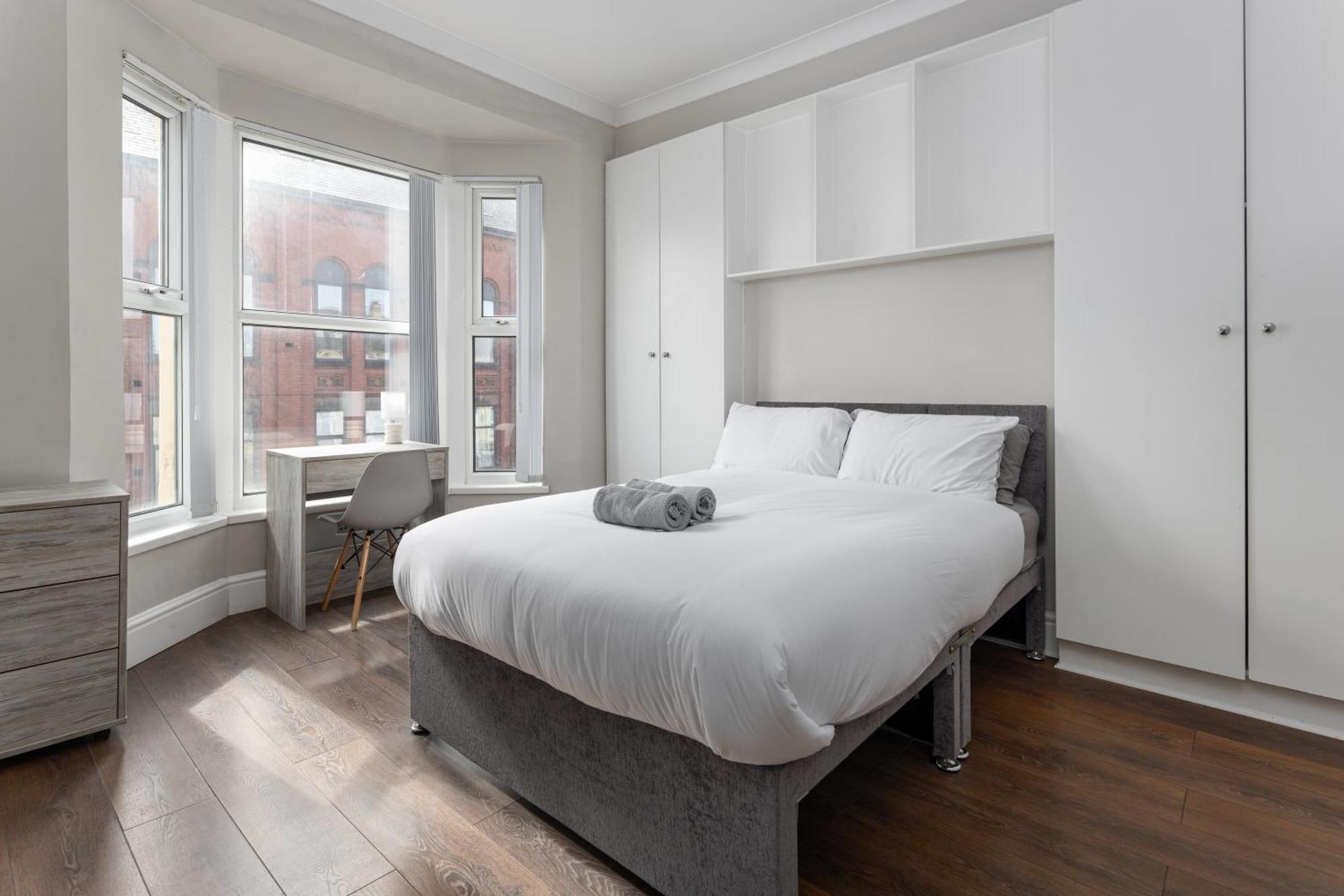7 Bedroom House - Sleeps 14 - Close To Centre - Free Parking, Smart Tvs In Every Bedroom, Fast Wifi And Self Check-in By Yoko Holiday home