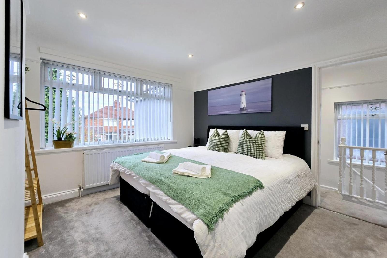 Modern 3 Bedroom *