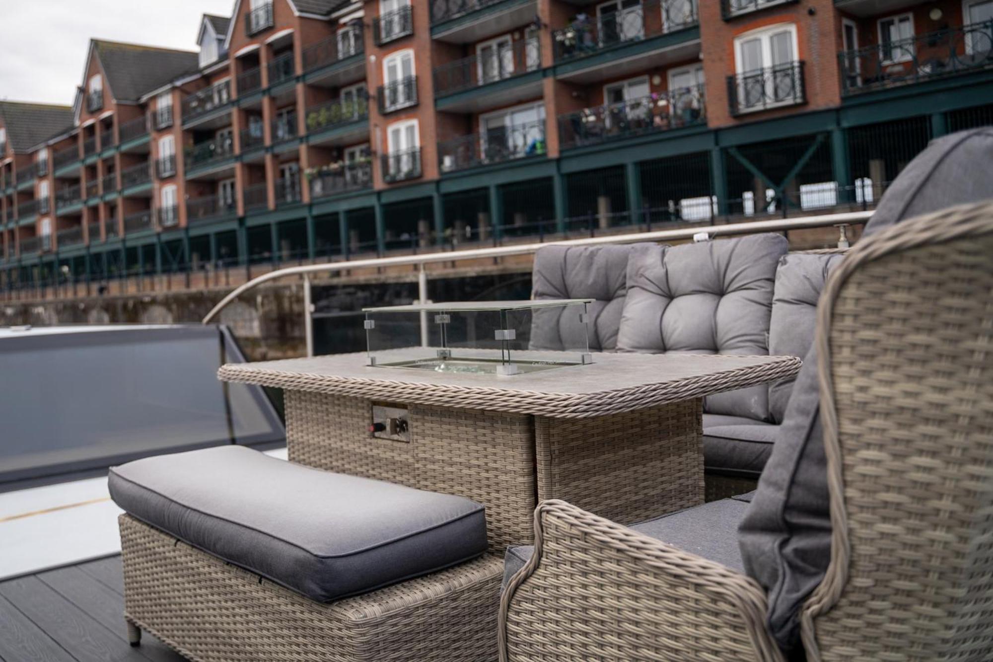 Lady Petra 2 Bedroom Luxury Barge Botel Liverpool