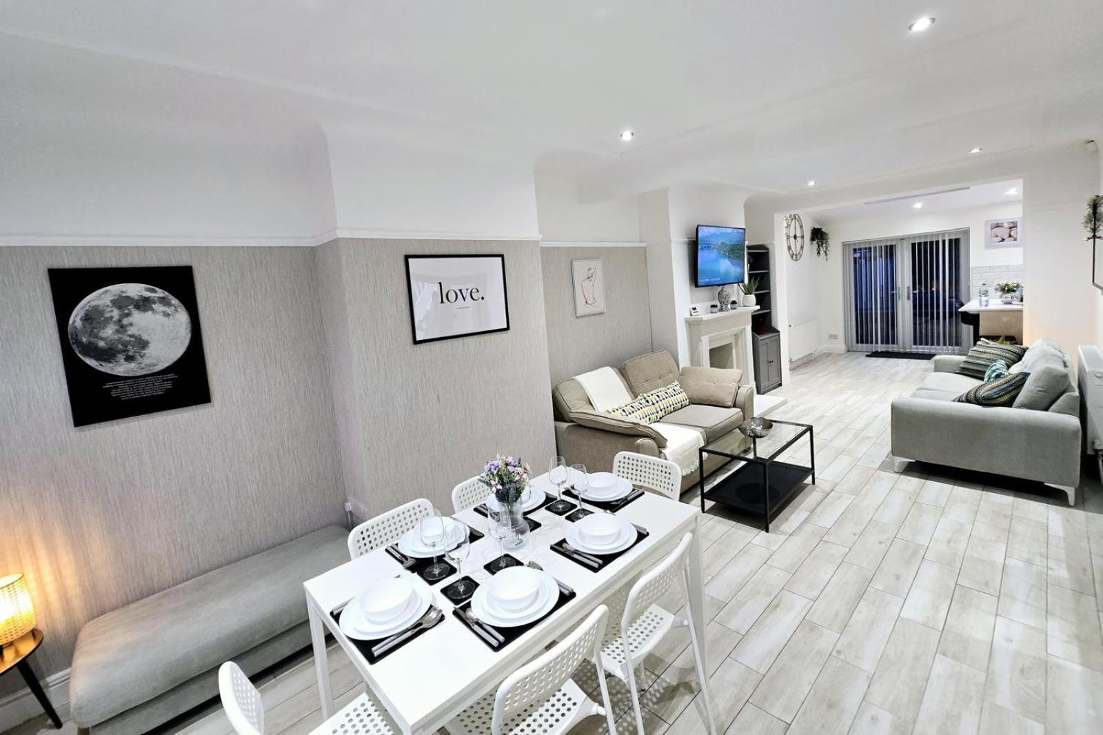Modern 3 Bedroom * Liverpool