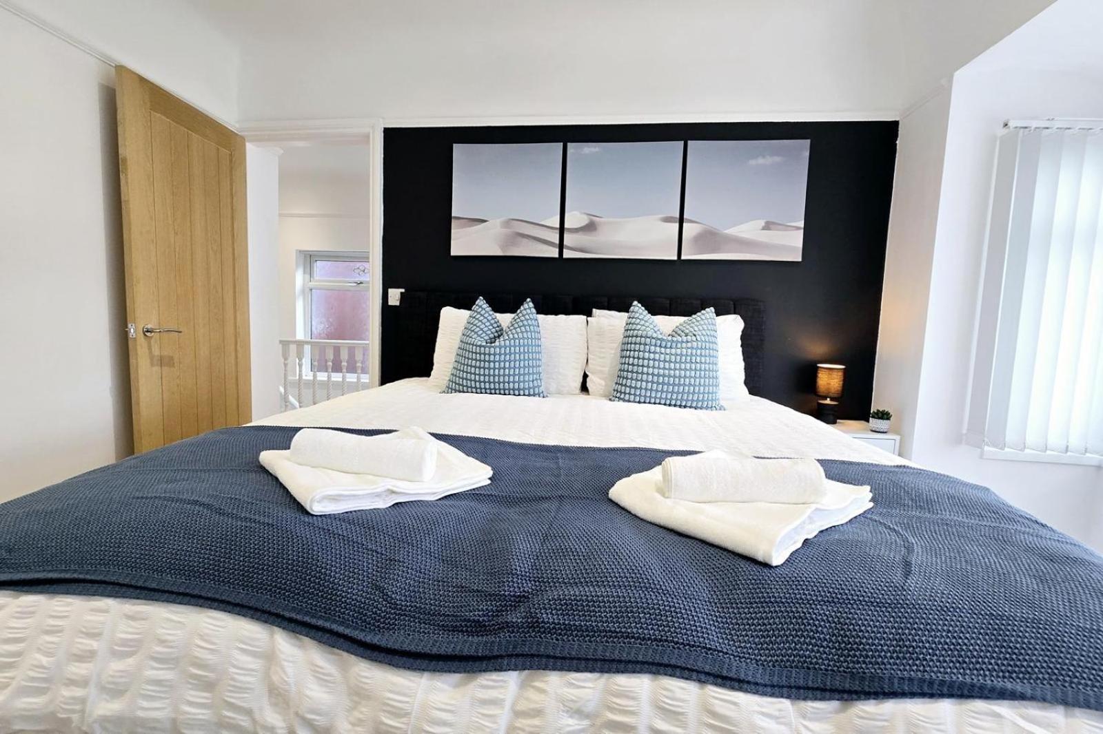 Modern 3 Bedroom Holiday home Liverpool