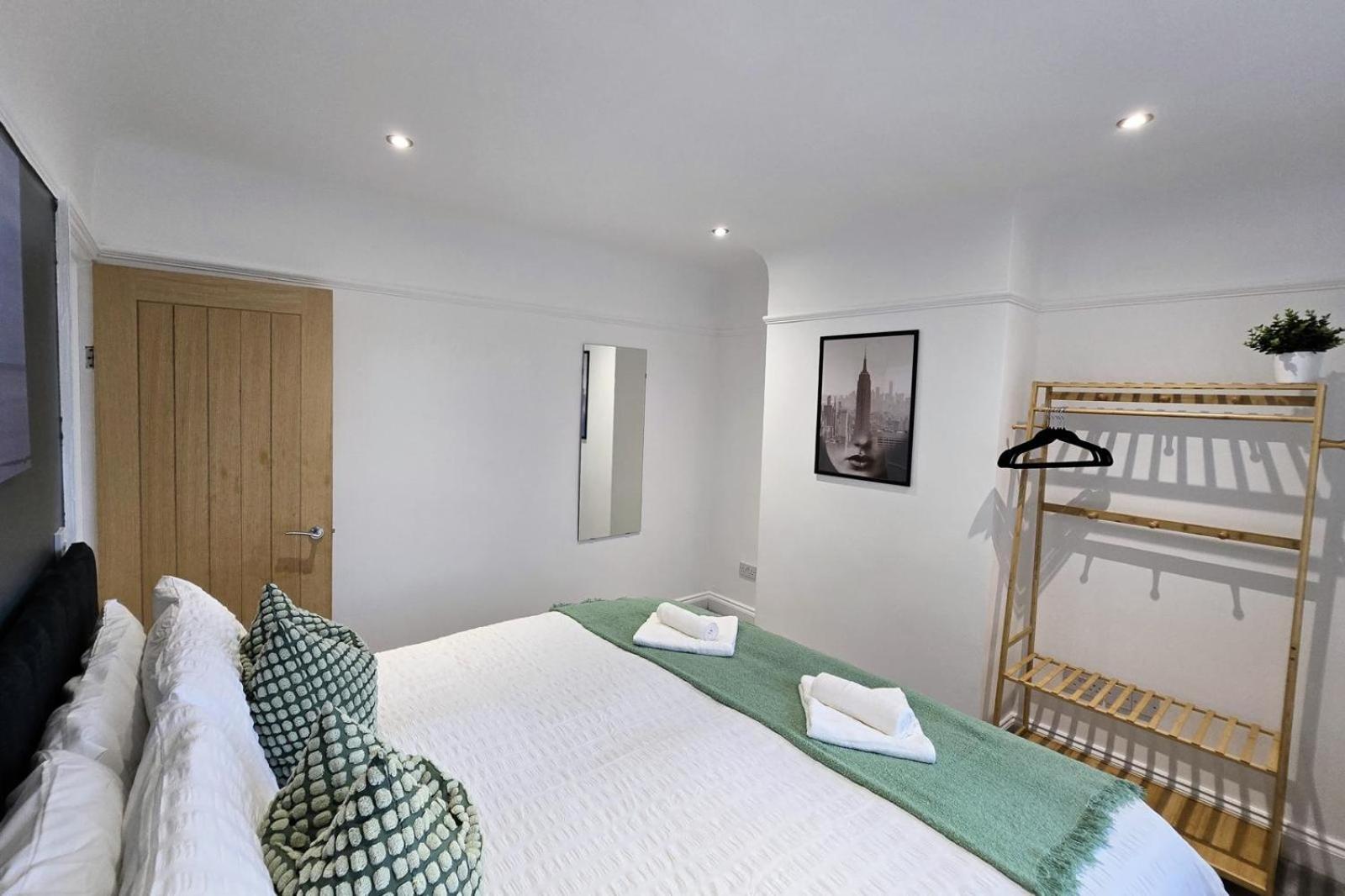 Modern 3 Bedroom *