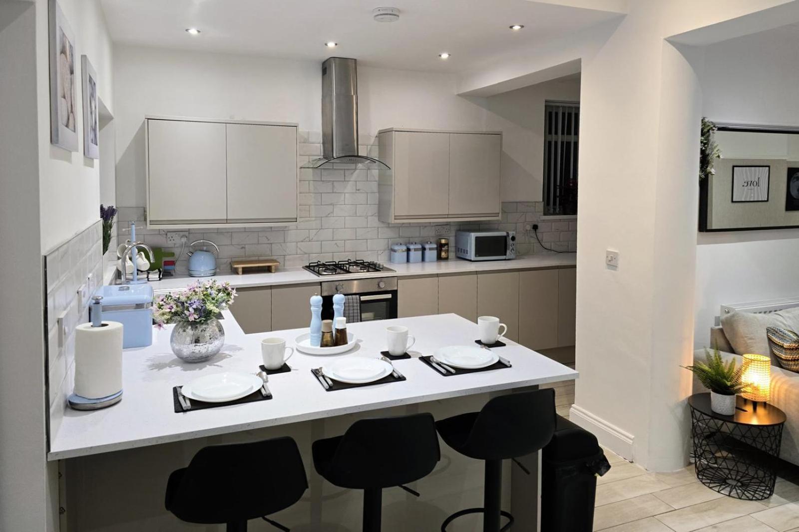 Modern 3 Bedroom *