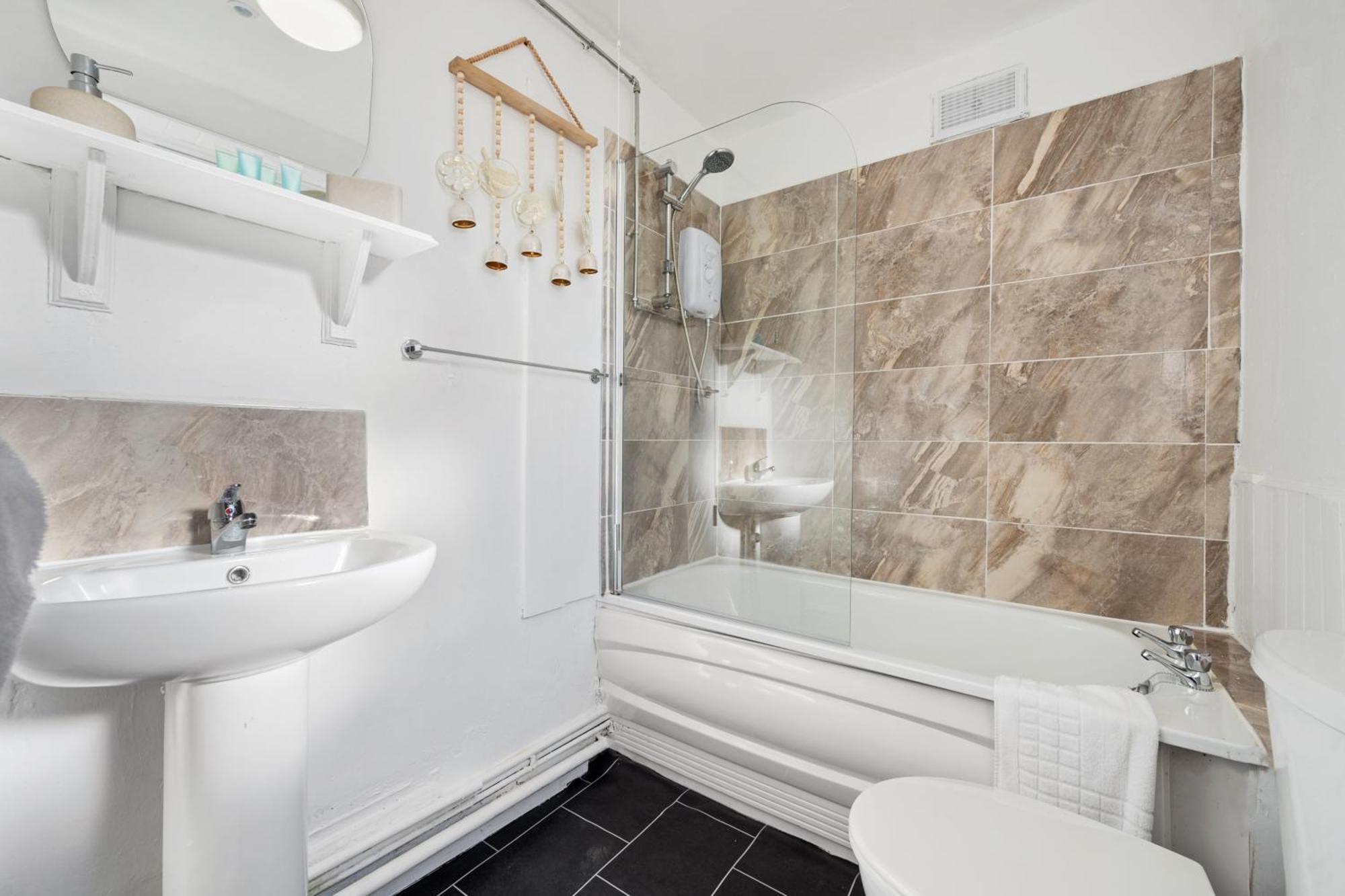 Apartment Miranda House - Air Host & - Sleeps 7 Liverpool