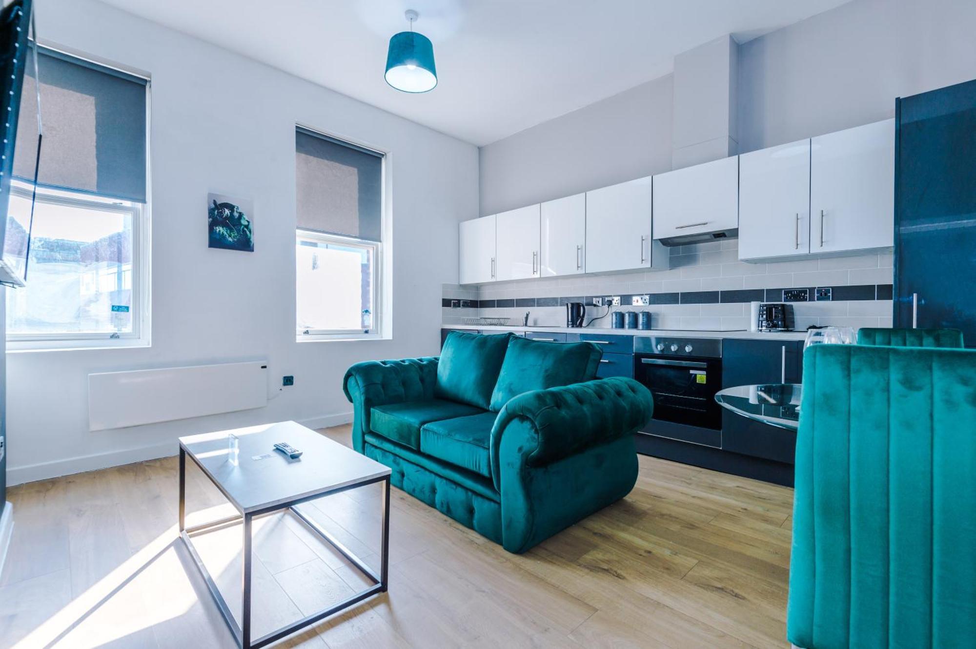 Stylish Located In The Centre Of - Web-exclusive Offers At A-kapartments Apartment Liverpool
