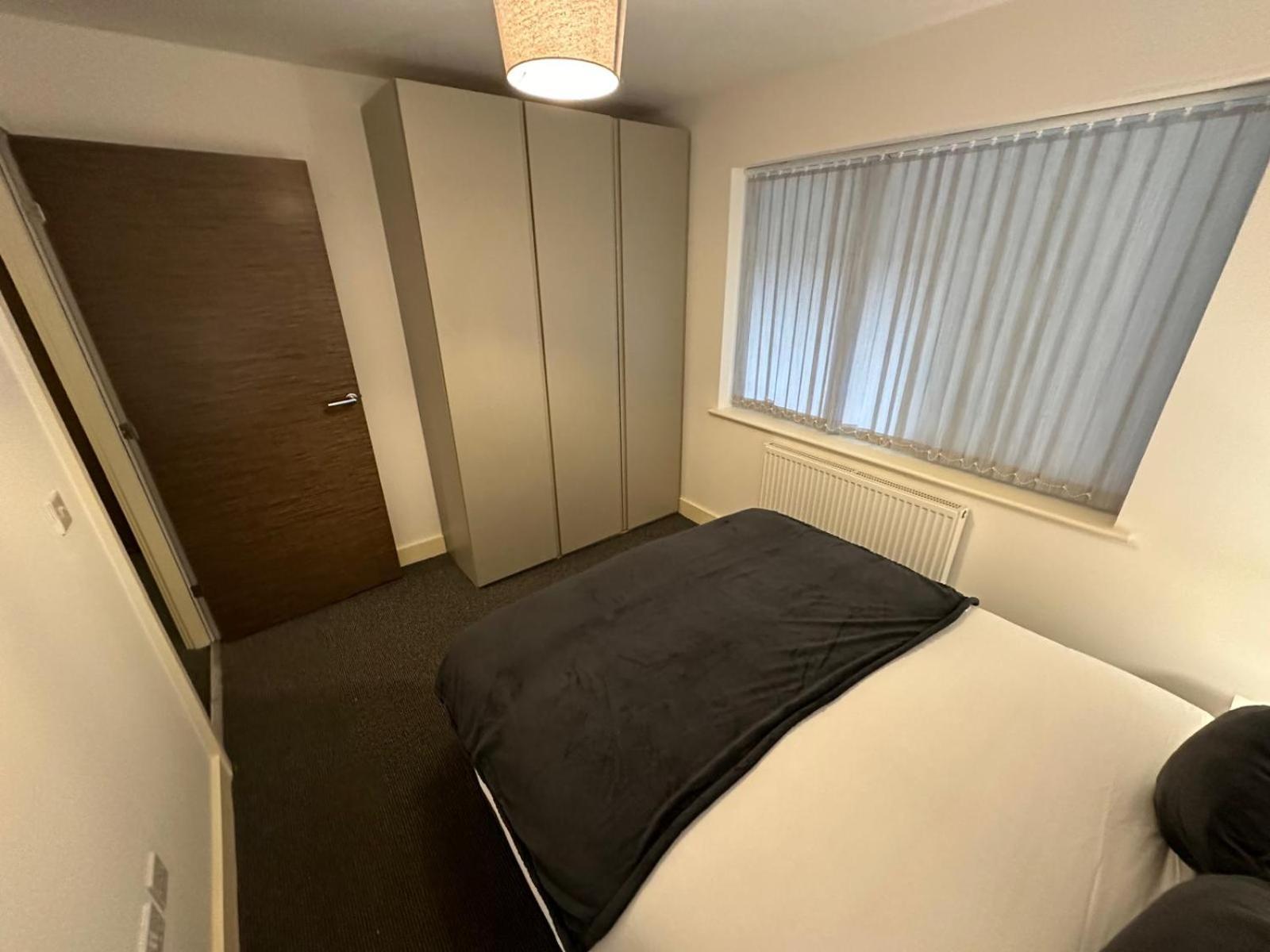 Apartment Spacious Two Bedroom *