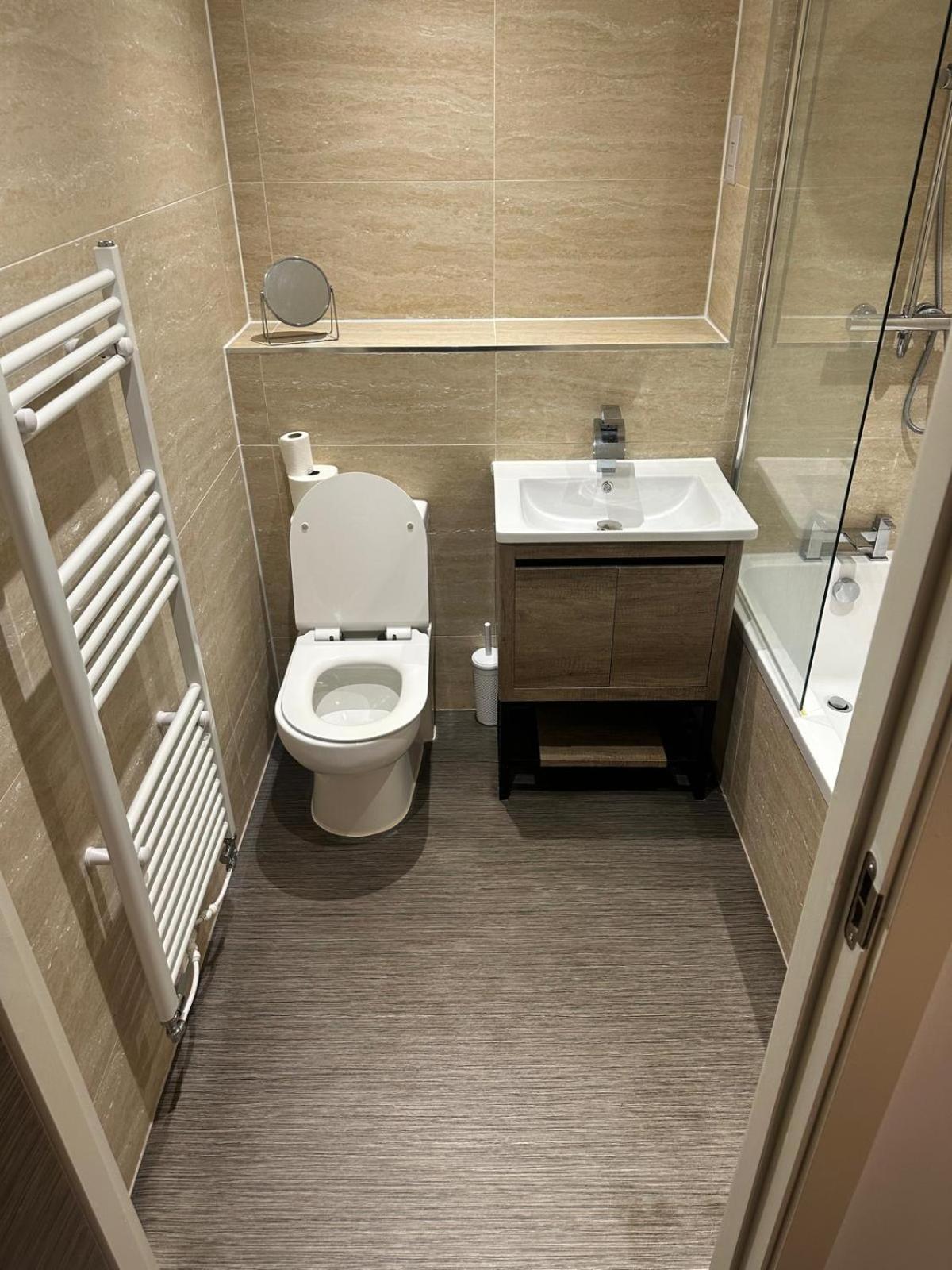 Apartment Spacious Two Bedroom *