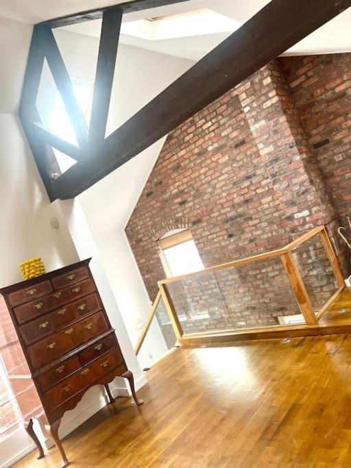 Unique Barn House - Near Lark Lane & Sefton Park Apartment