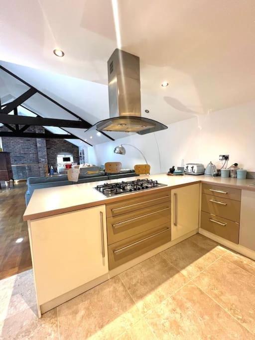 Unique Barn House - Near Lark Lane & Sefton Park *
