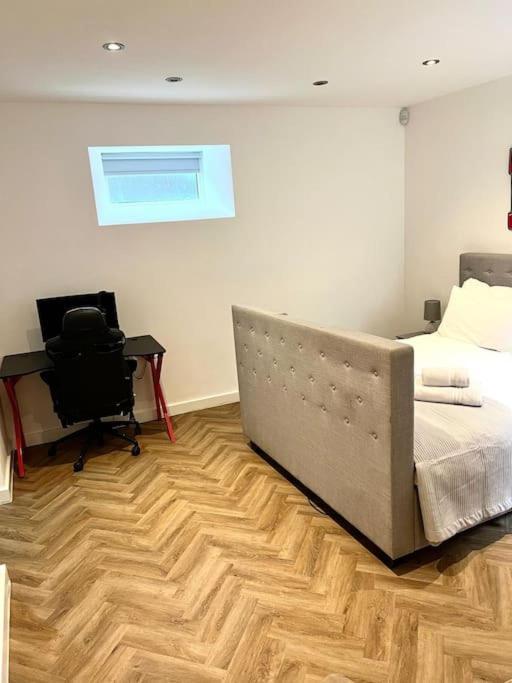Unique Barn House - Near Lark Lane & Sefton Park Apartment