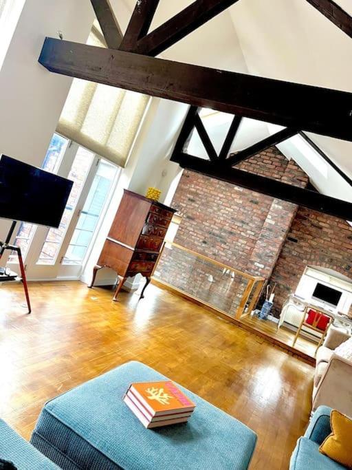 Unique Barn House - Near Lark Lane & Sefton Park Apartment *