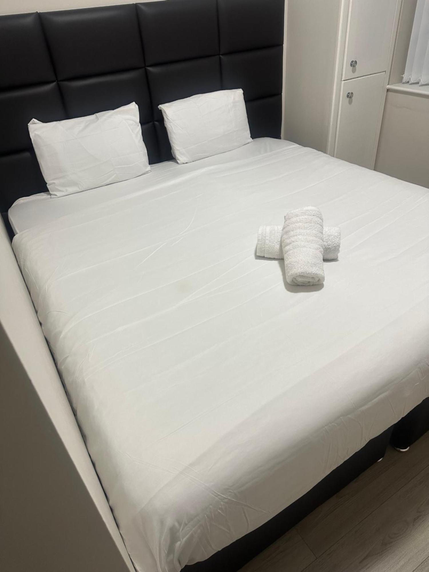 Newly Refurbished With Free Parking Flat 6 *