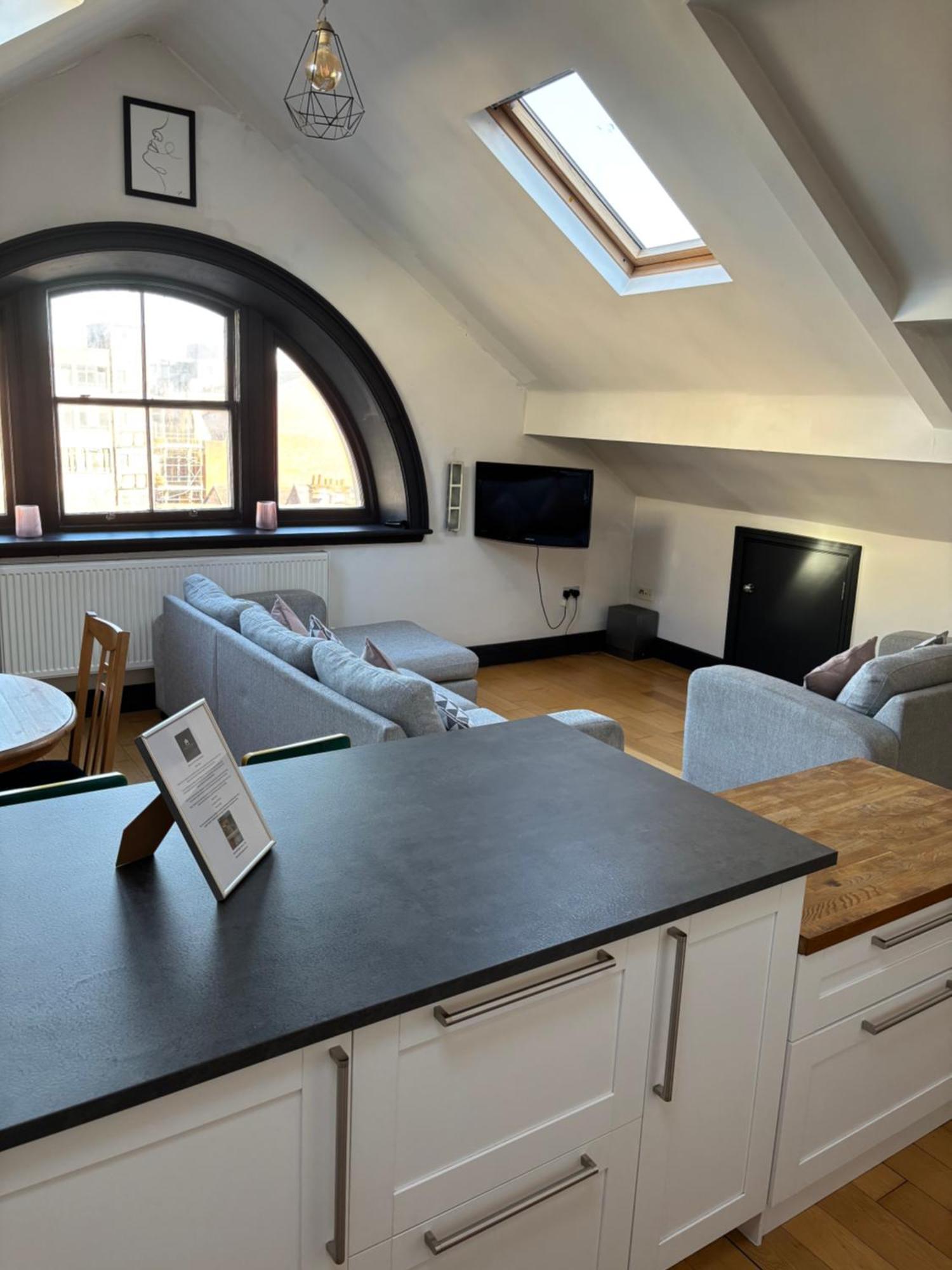 2 Bedroom Centre Penthouse Loft Apartment