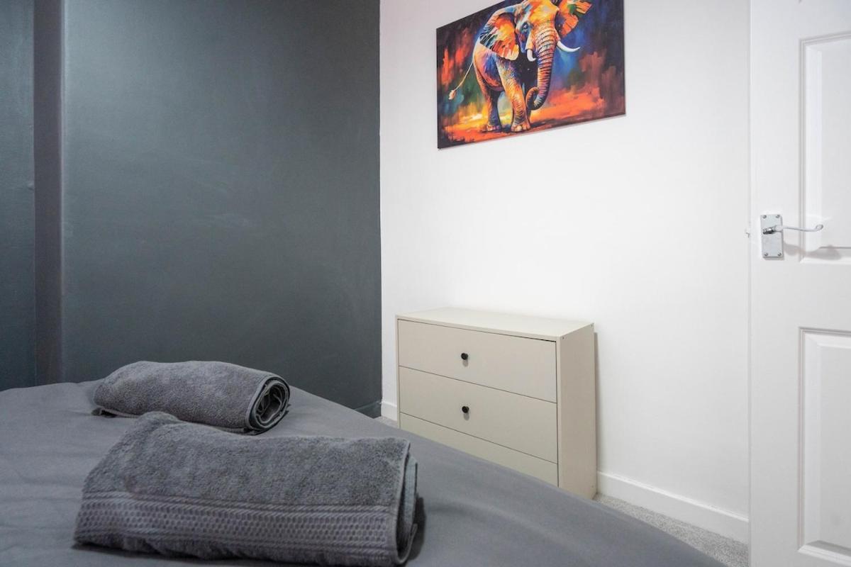 Beautiful House - Free Parking - 5 Mins To Centre Holiday home Liverpool
