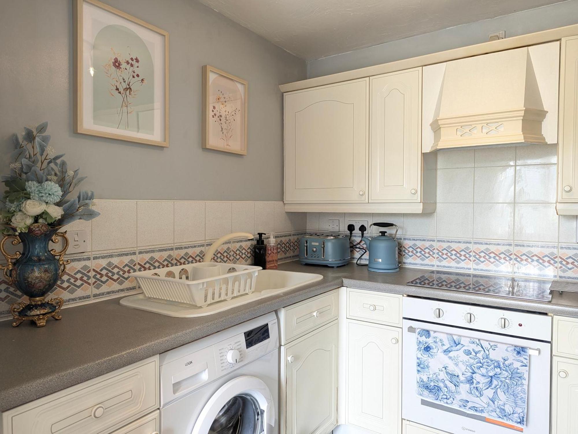 Vintage 2-bed Centre Gem Free Parking