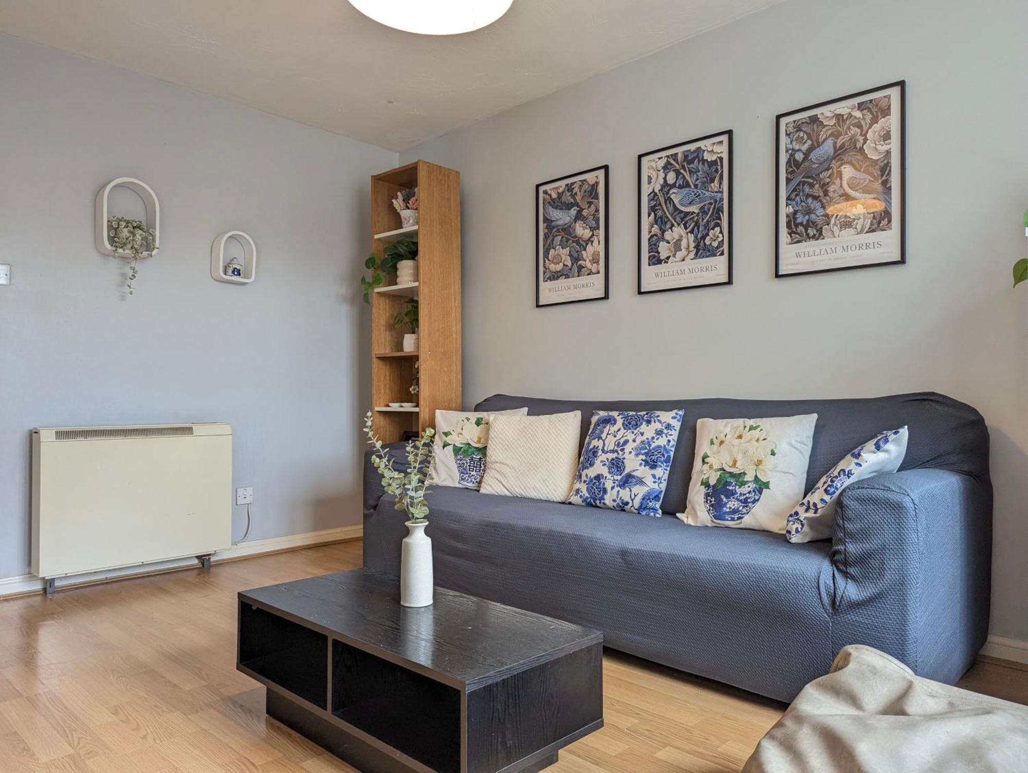 Vintage 2-bed Centre Gem Free Parking Apartment *