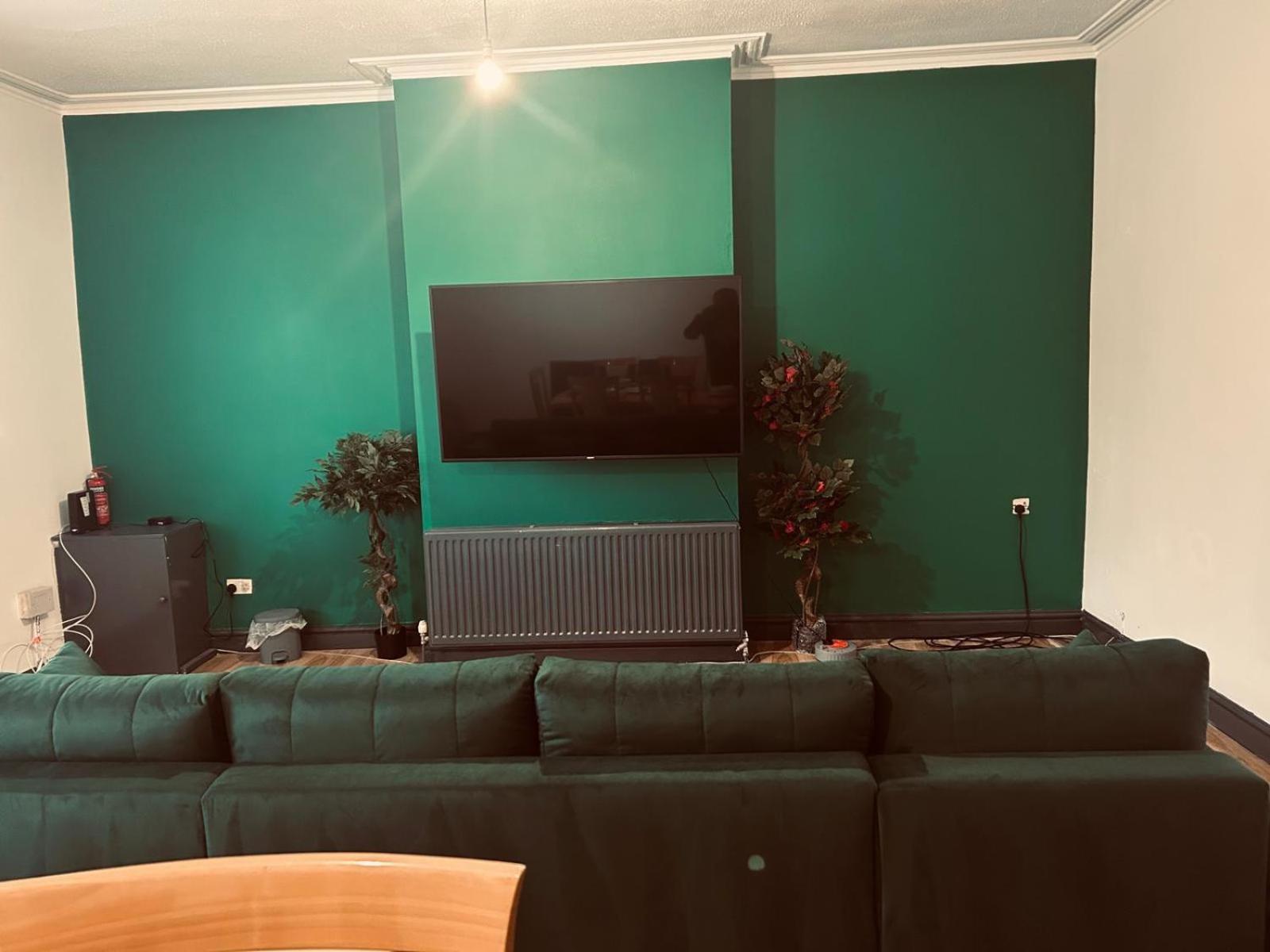 Cozy Large Sized 4 Bedroom Flat *