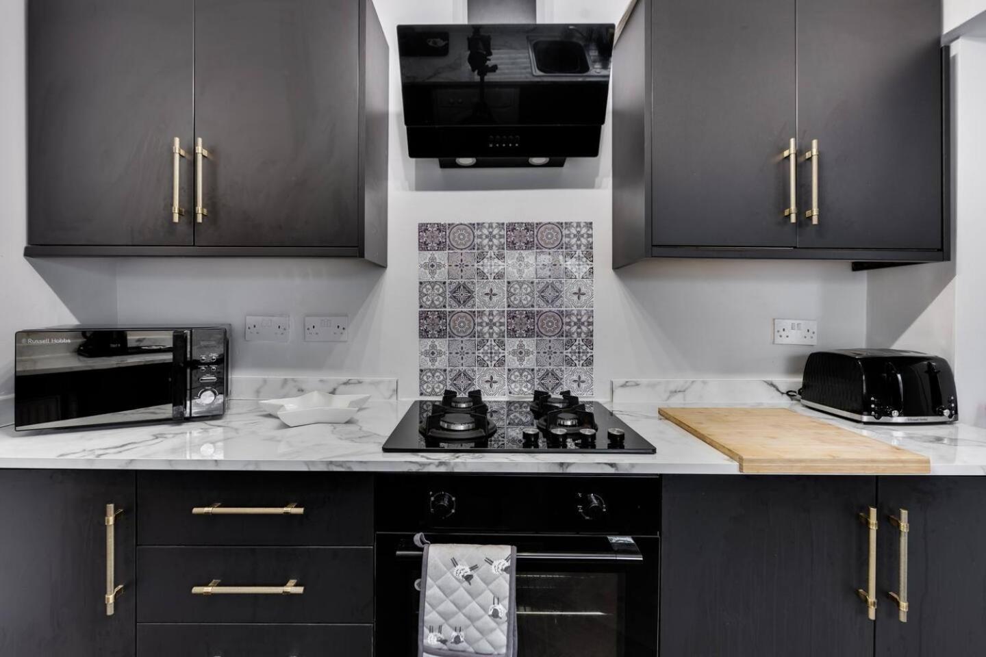Sefton Park 2 Desks Wm Dining Parking Holiday home