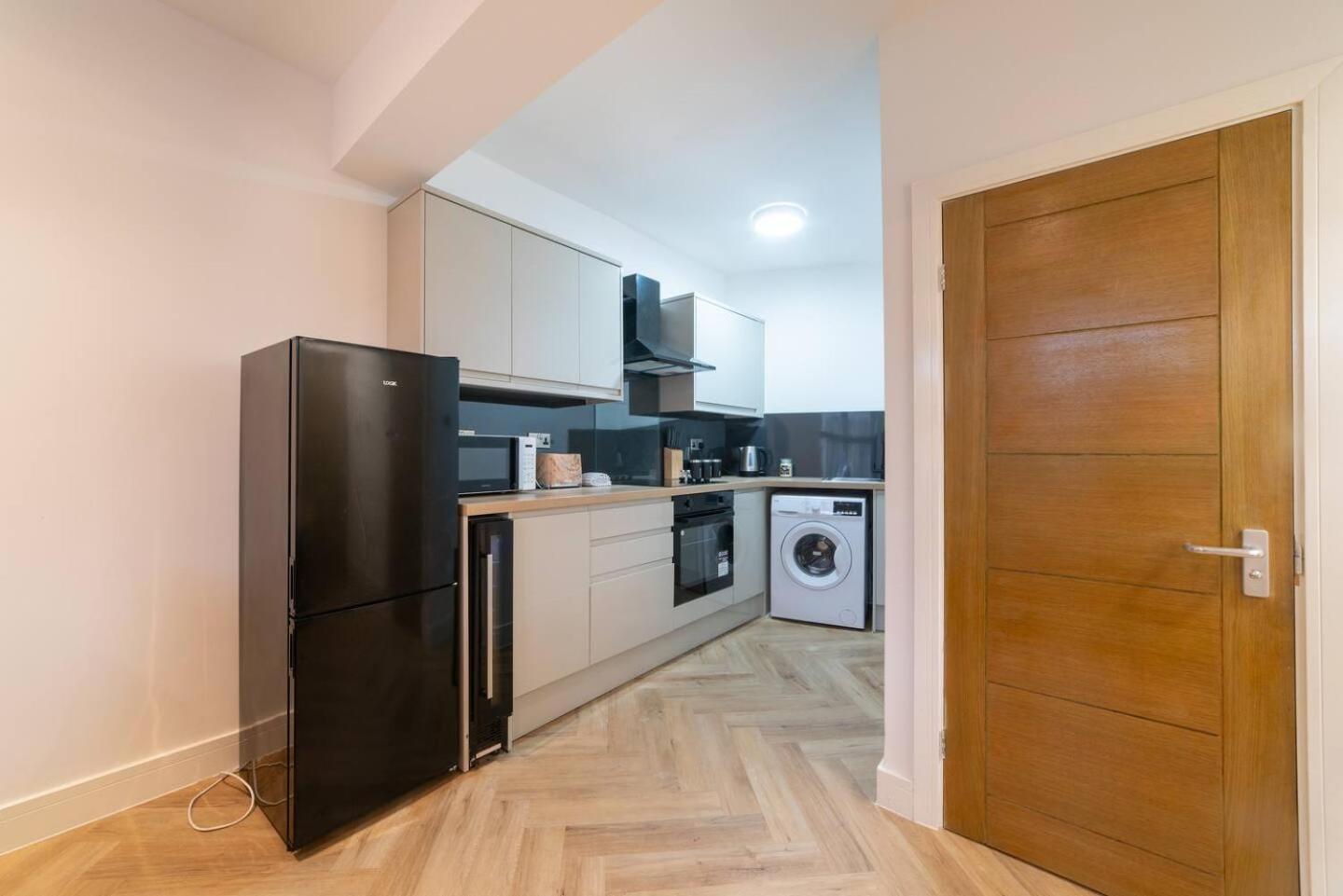 Apartment First Floor Walk To Bold St Bombed Out Church Liverpool
