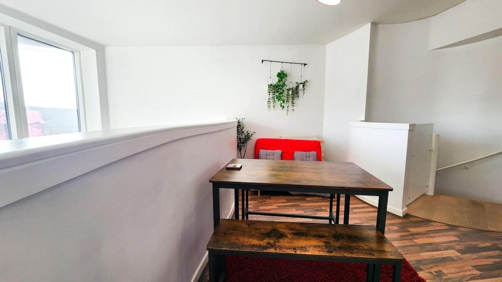 Apartment Luxury Penthouse Near M & S Arena Free Parking *